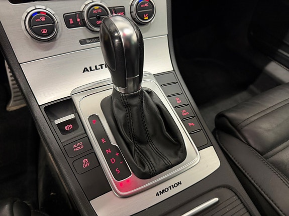 Volkswagen Passat Alltrack 12 of 17