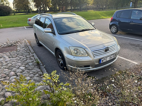 Toyota Avensis 5 of 9