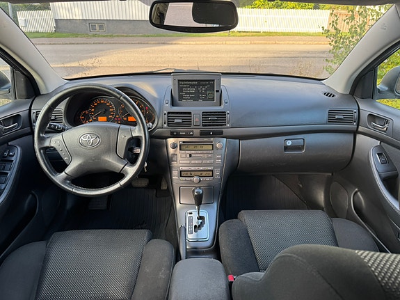 Toyota Avensis 7 of 9