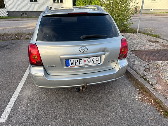Toyota Avensis 3 of 9