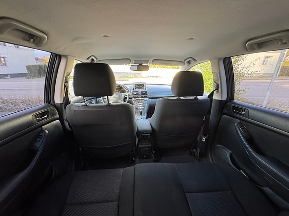 Toyota Avensis 8 of 9