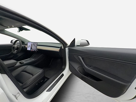 Tesla Model 3 26 of 30