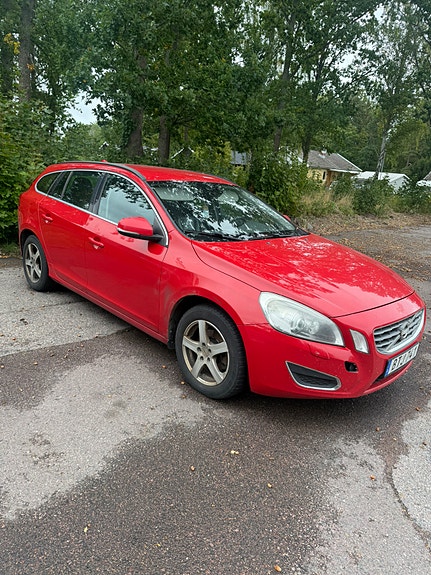Volvo V60 2 of 7