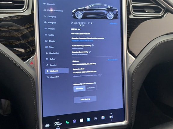 Tesla Model S 29 of 30