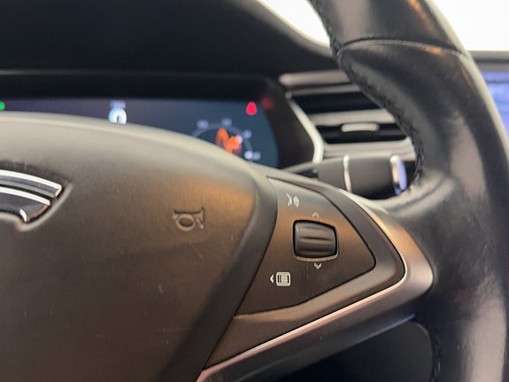 Tesla Model S 22 of 30