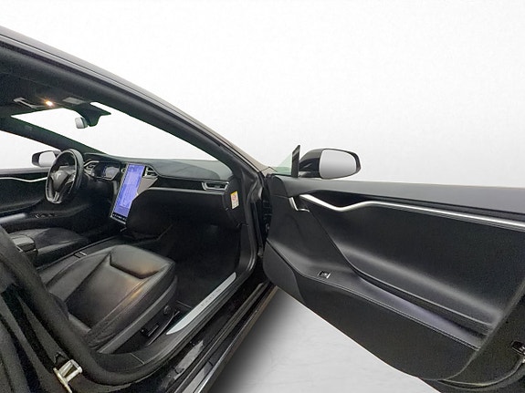 Tesla Model S 16 of 30