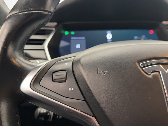 Tesla Model S 21 of 30