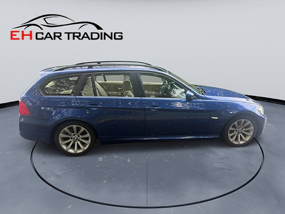 BMW 320i 3 of 11