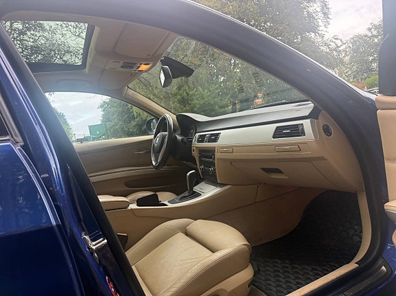 BMW 320i 10 of 11