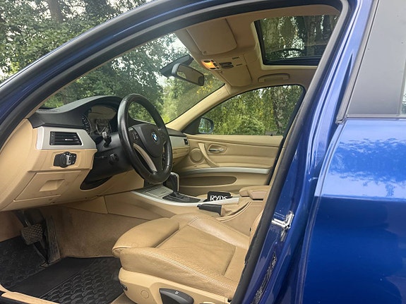 BMW 320i 9 of 11