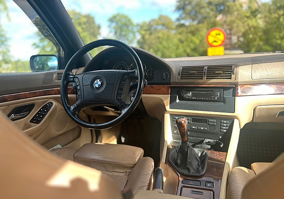 BMW 535i 2 of 11