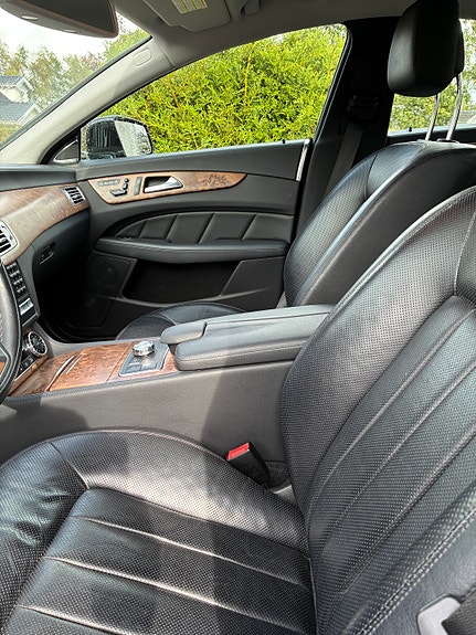 Mercedes-Benz CLS350 9 of 12