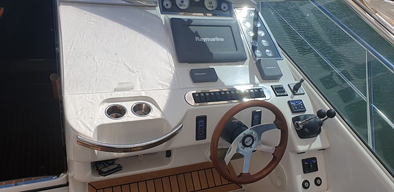 Välutrustad Windy 40 Bora med två Volvo Penta D6-350 5 of 30