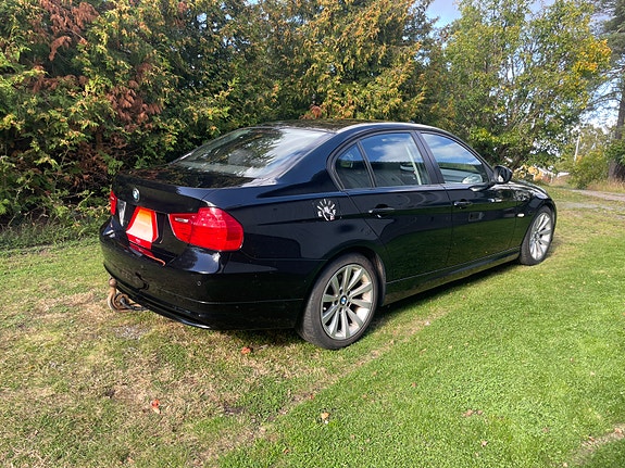 BMW 318d 4 of 12