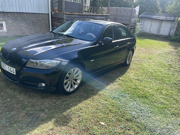 BMW 318d 3 of 12