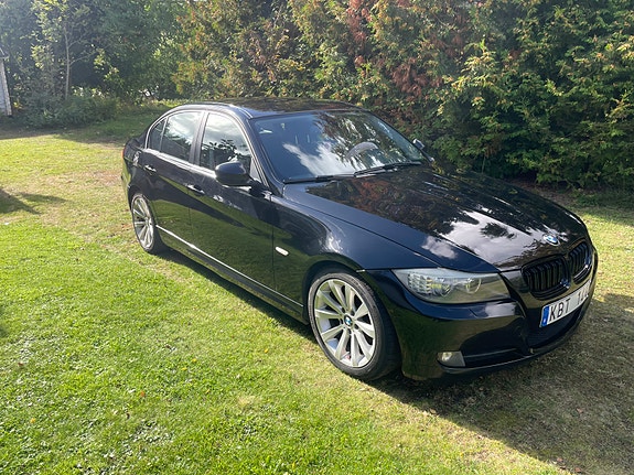 BMW 318d 2 of 12