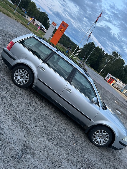Volkswagen Passat 2 of 5