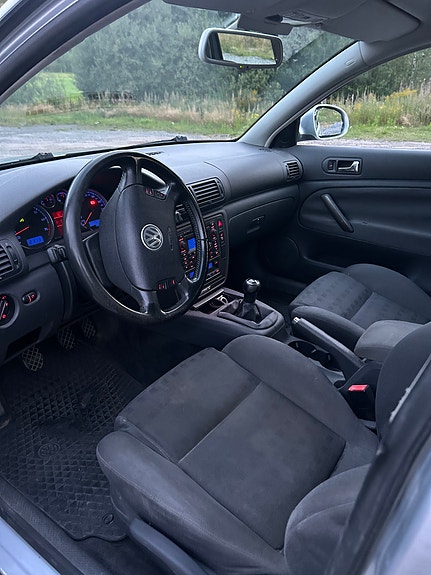 Volkswagen Passat 3 of 5