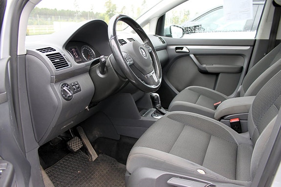 Volkswagen Touran 8 of 16