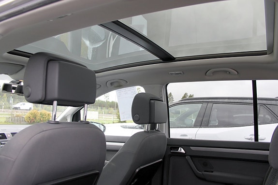 Volkswagen Touran 10 of 16