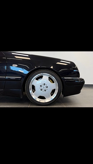 Mercedes-Benz E55 4 of 6