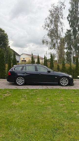BMW 325d 2 of 10