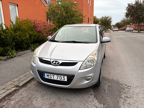 Hyundai i20 2 of 7