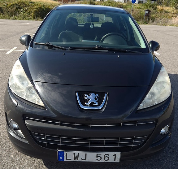 Peugeot 207 2 of 8