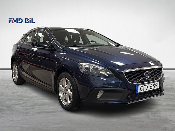 Volvo V40 Cross Country 4 of 29