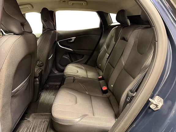 Volvo V40 Cross Country 13 of 29