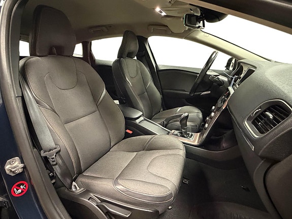 Volvo V40 Cross Country 12 of 29
