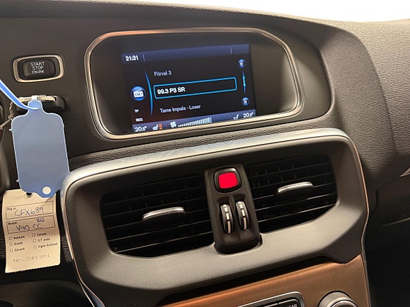 Volvo V40 Cross Country 15 of 29