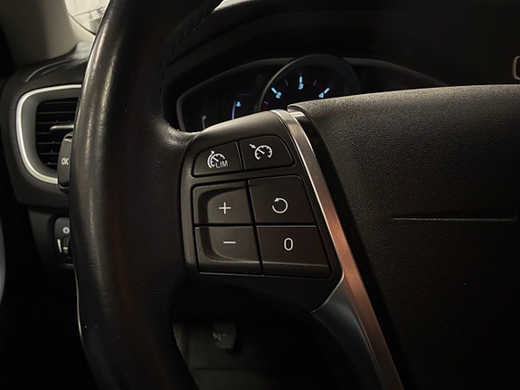 Volvo V40 Cross Country 20 of 29