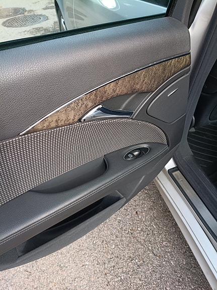 Mercedes-Benz E240 12 of 17