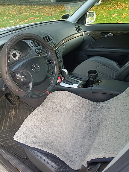 Mercedes-Benz E240 8 of 17