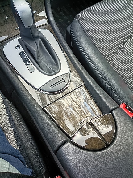 Mercedes-Benz E240 10 of 17