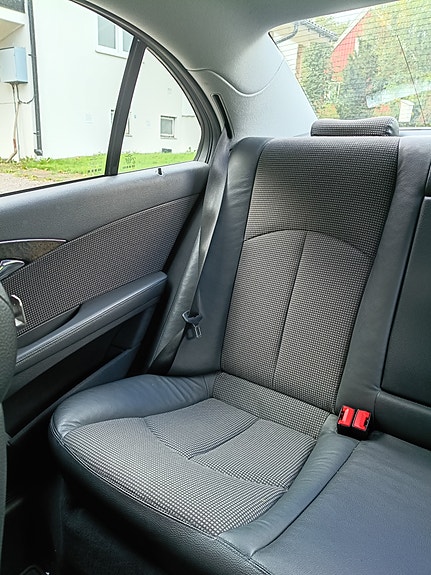 Mercedes-Benz E240 15 of 17
