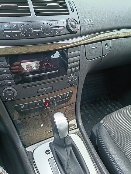 Mercedes-Benz E240 7 of 17