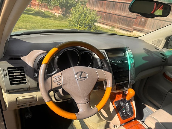 Lexus RX350 5 of 6