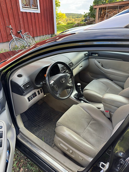 Toyota Avensis 5 of 6