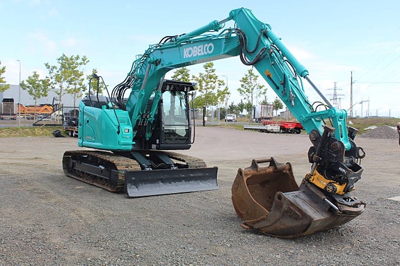 Bandgrävare Kobleco SK140 SRLC -7 Rototilt med grip 3 of 12
