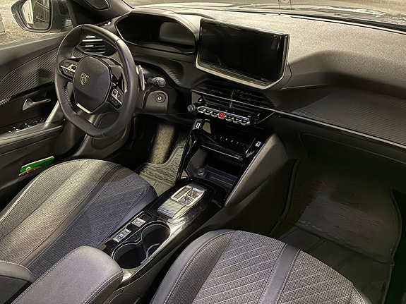 Peugeot 2008 6 of 8