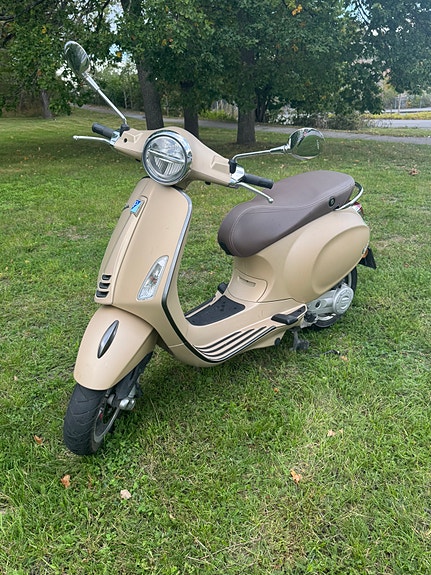Piaggio Vespa Primavera 3 of 6