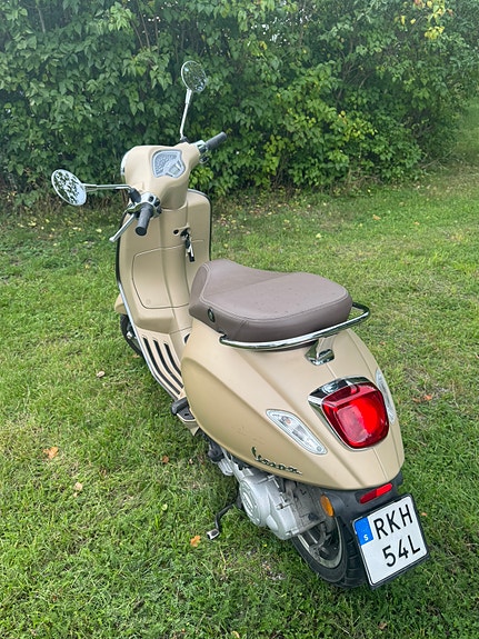 Piaggio Vespa Primavera 4 of 6