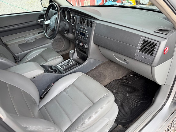 Dodge Magnum 8 of 15