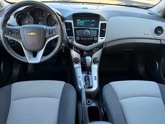 Chevrolet Cruze 30 of 30