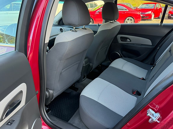 Chevrolet Cruze 22 of 30