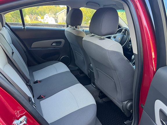 Chevrolet Cruze 20 of 30