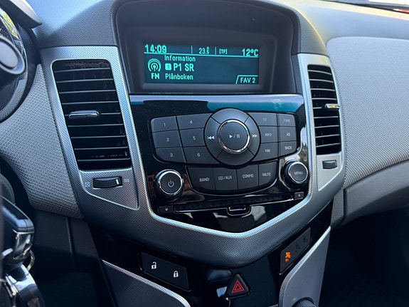 Chevrolet Cruze 27 of 30