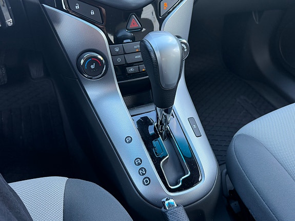 Chevrolet Cruze 28 of 30